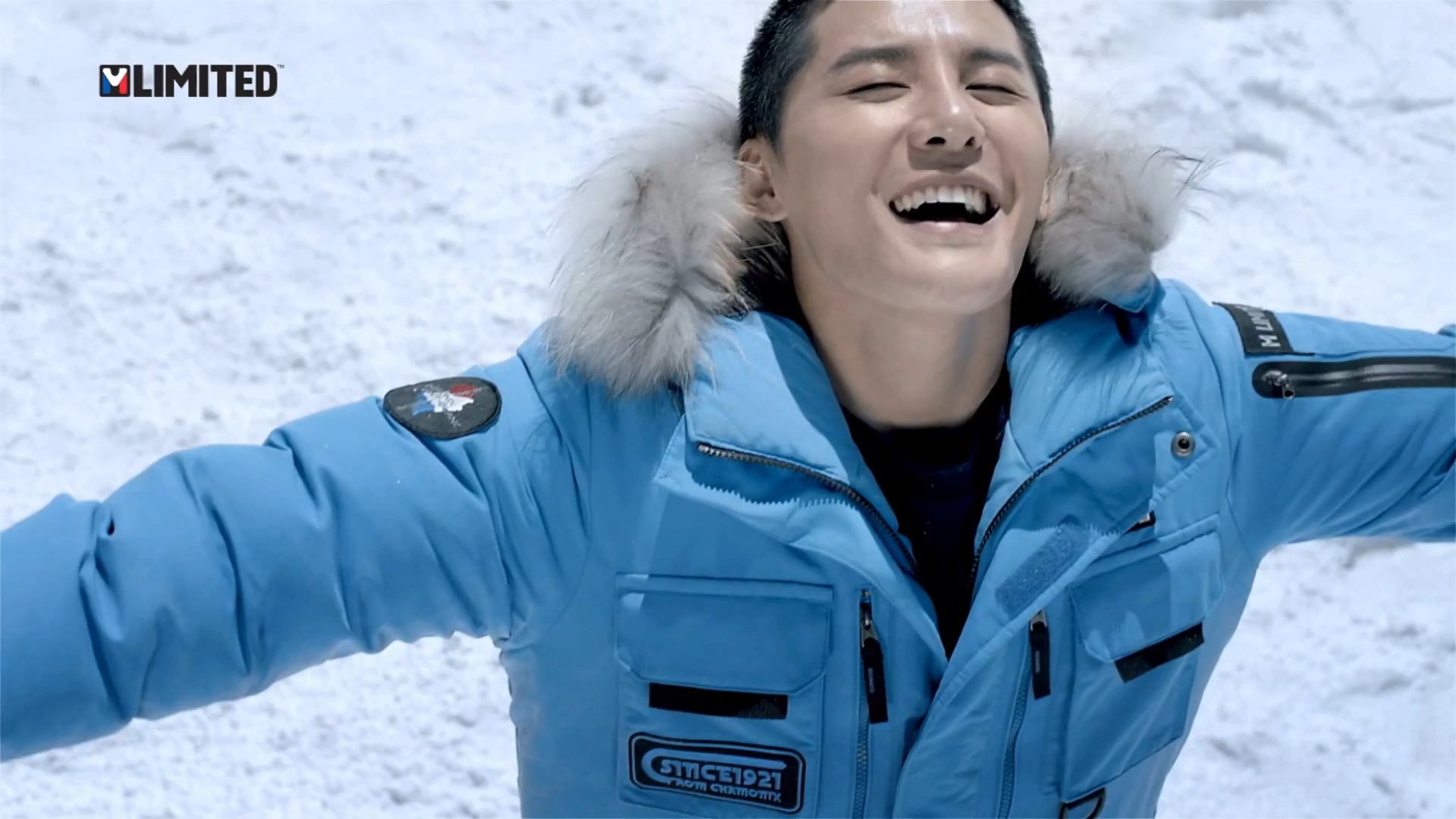 2013 M-LIMITED WINTER CF with JYJ (30_).mp4_20200416_112127.629.jpg