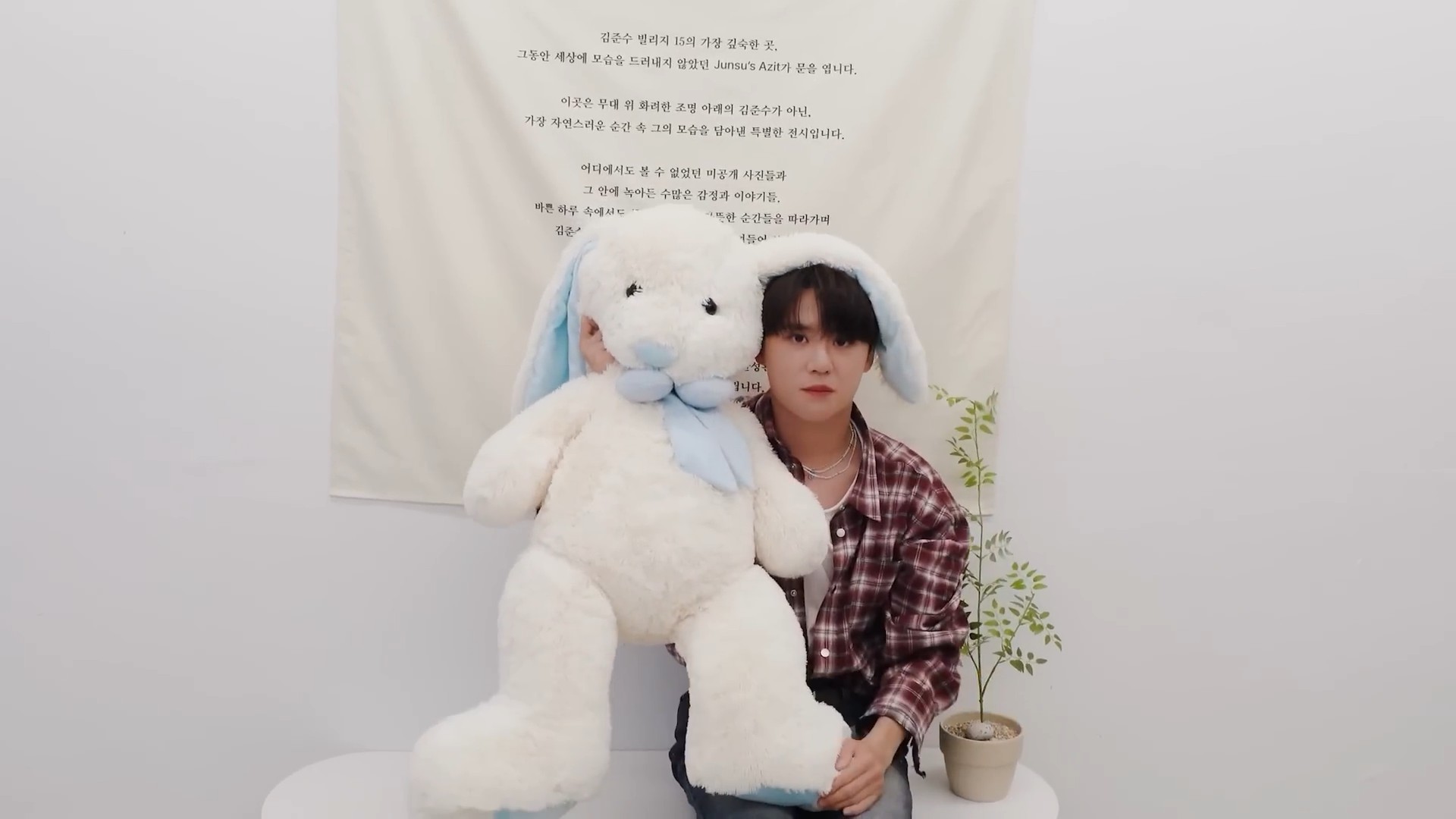 XIA l Behind the Scenes Junsu',s Azit3.jpg