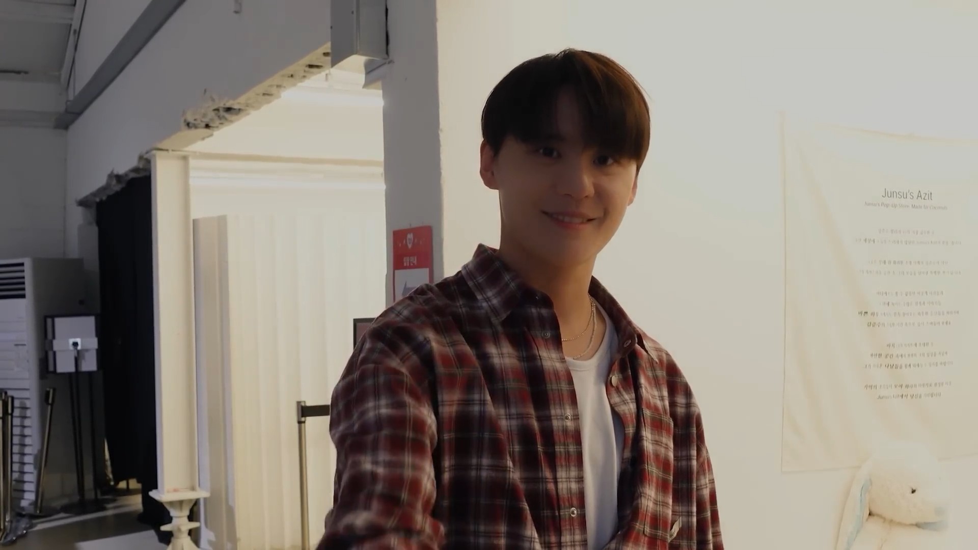 XIA l Behind the Scenes Junsu',s Azit43.jpg