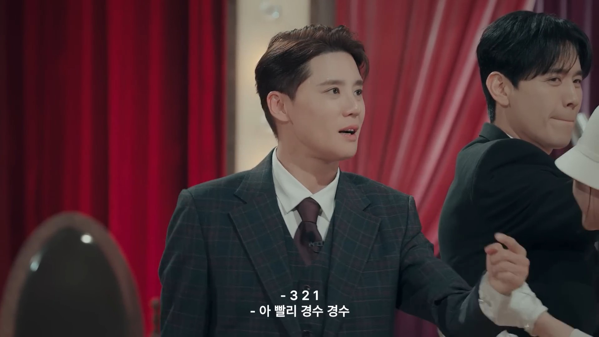 [인터미션3] EP.02 드디어 밝혀지는 그날의 진실(EN JP) ROXIE HART36.jpg