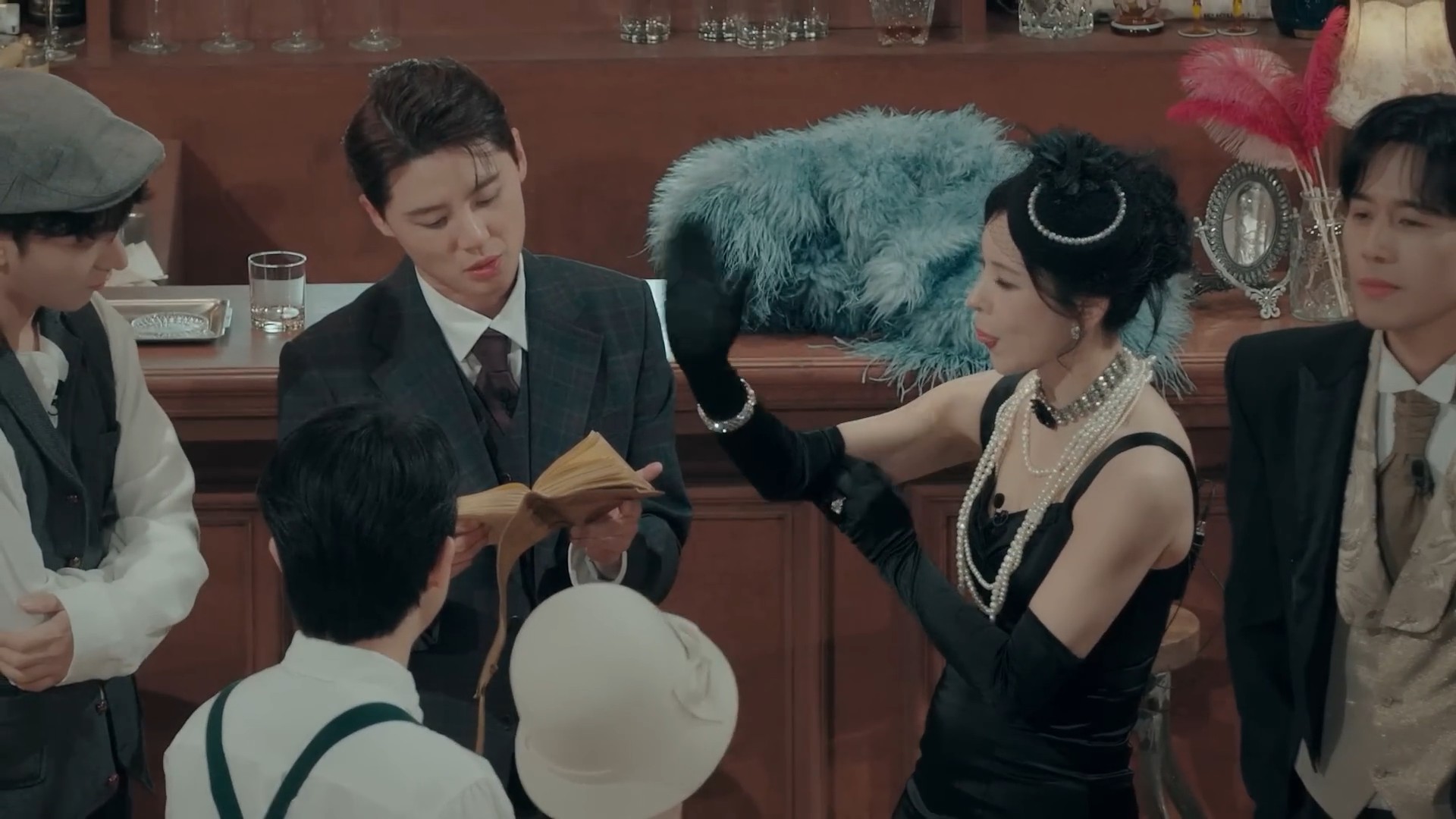 [인터미션3] EP.02 드디어 밝혀지는 그날의 진실(EN JP) ROXIE HART33.jpg