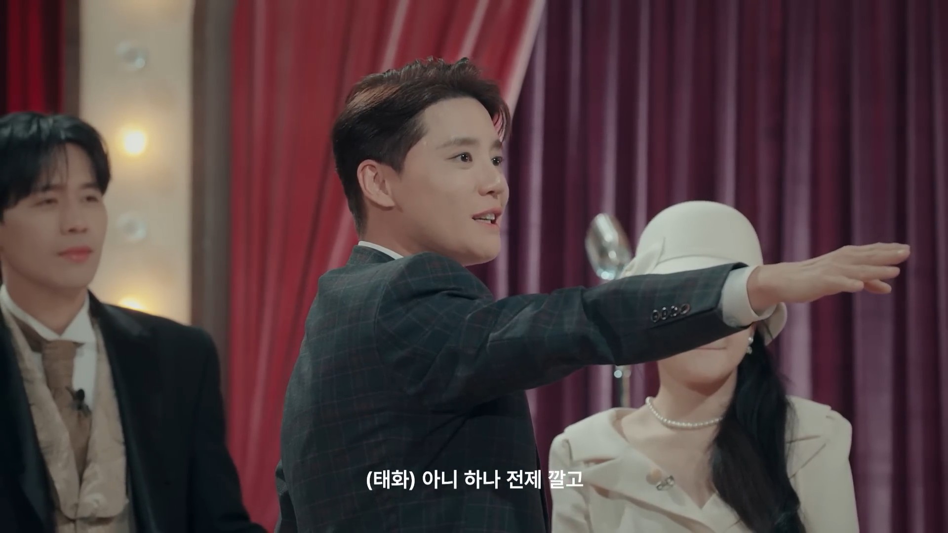 [인터미션3] EP.02 드디어 밝혀지는 그날의 진실(EN JP) ROXIE HART31.jpg