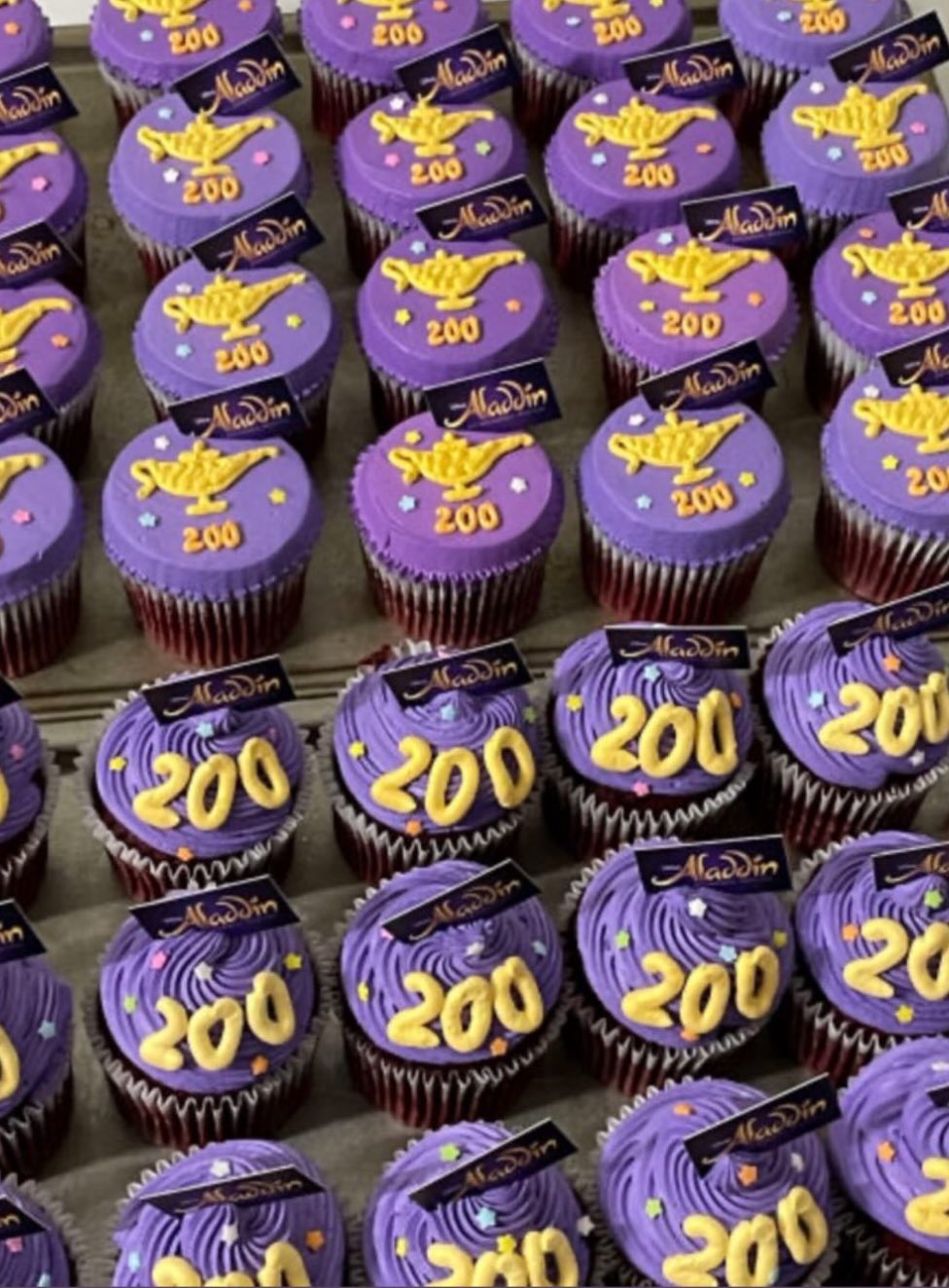 설앤컴퍼니 200회 컵케이크.jpg