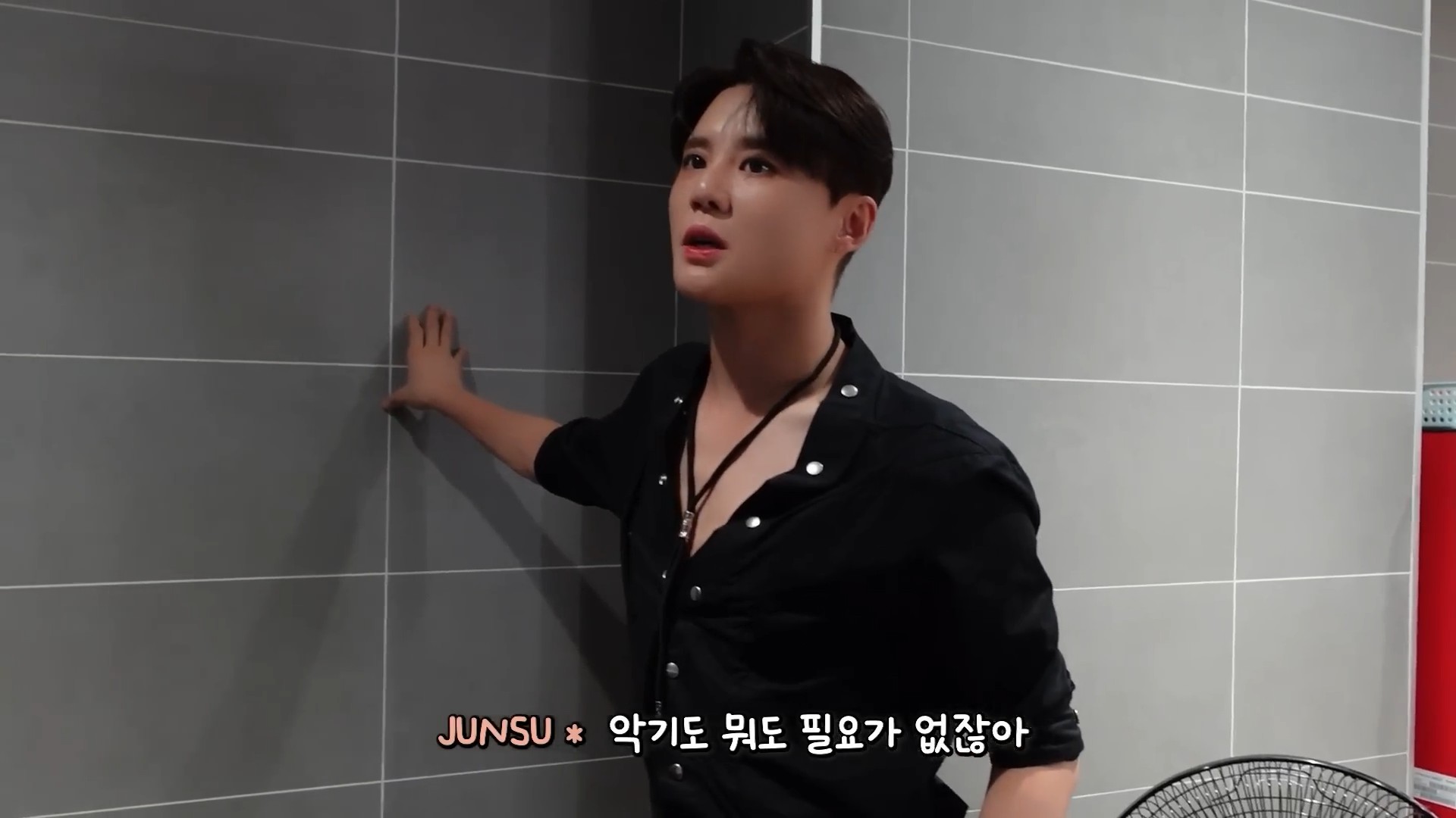 XIA l Behind the Scenes 2025 JUST US Hongkong58.jpg