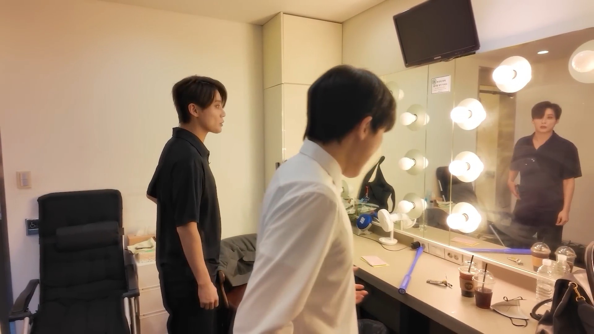 금일 공연은 매진입니다(feat.임규형) I 김준수 vlog19.jpg