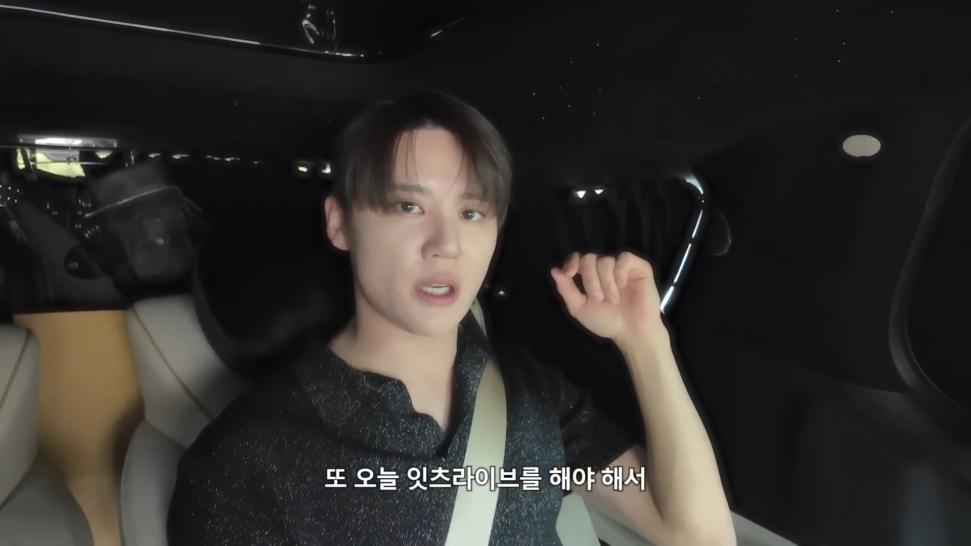 Welcome to my GRAVITY I 김준수 vlog6.jpg